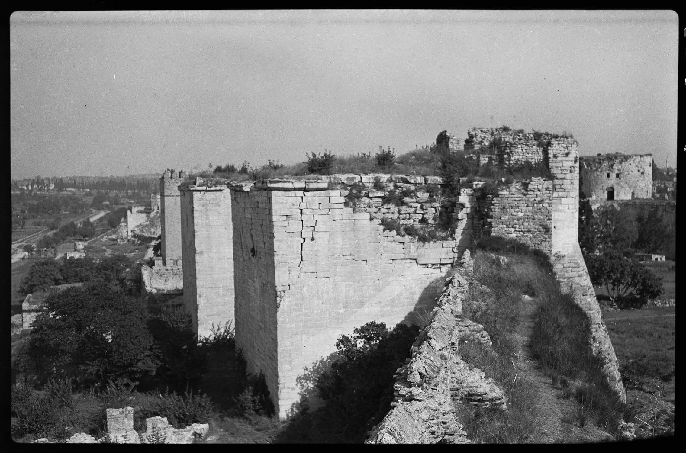 Vue extérieure du château, à l’ouest